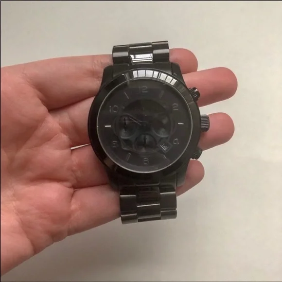 Michael Kors Oversized Watch - Picture 2 of 7